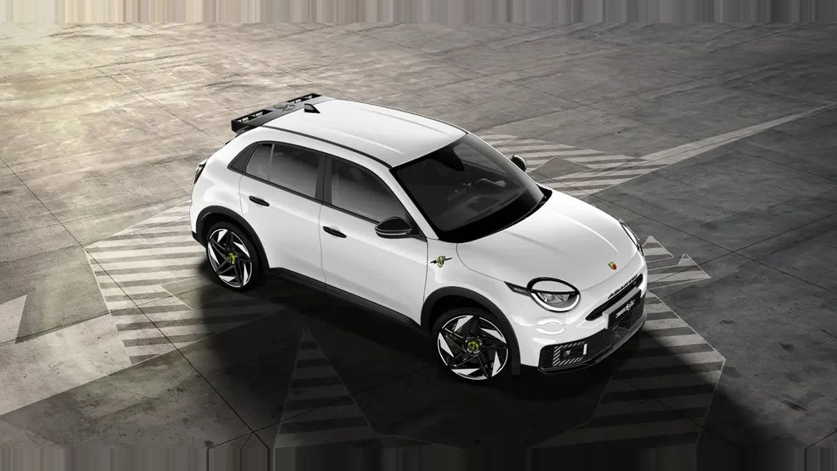 Abarth 600e Turismo de renting para Burgos — Lateral