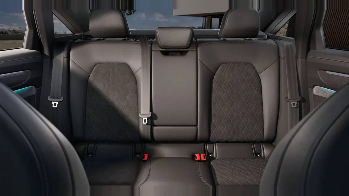 Audi A6 TDI 150kW (204CV) S Tronic Black Line de renting para Burgos — vista 6