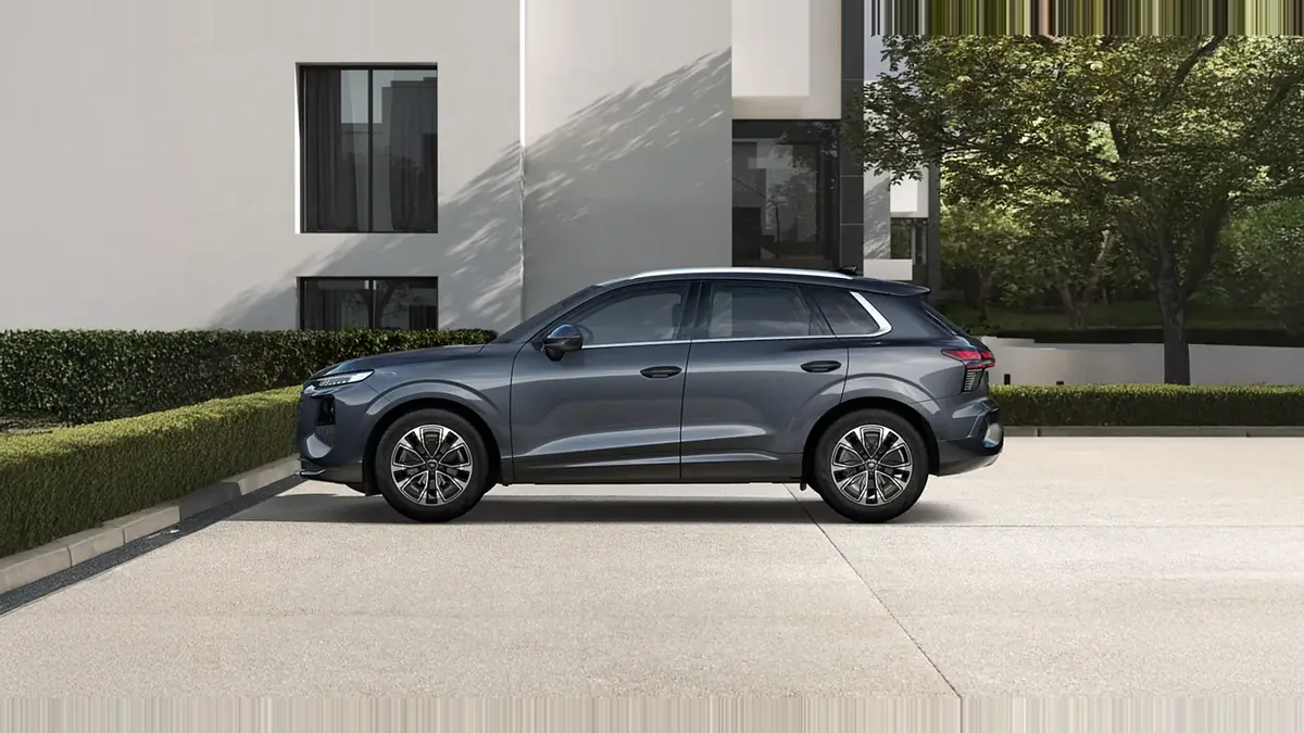 Audi Q3 Advanced TFSI 110kW S Tronic de renting para Burgos — Lateral