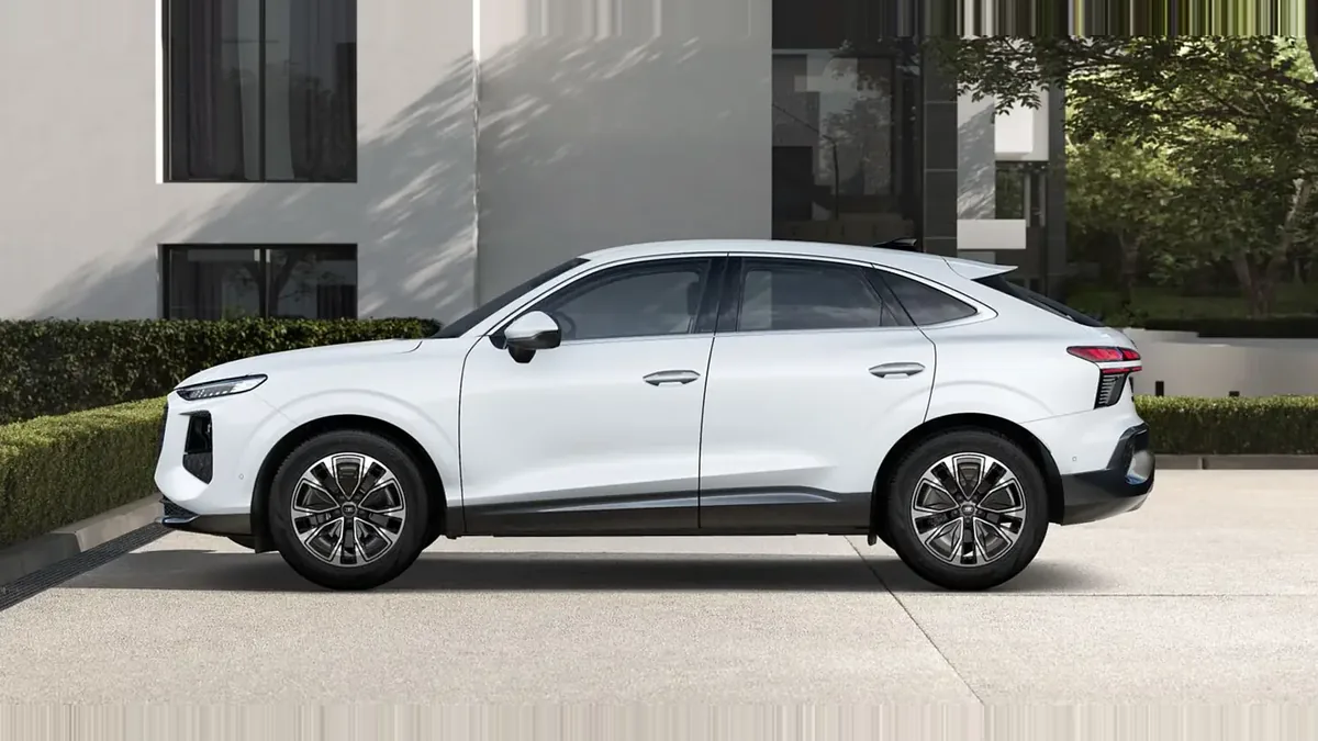 Audi Q3 Sportback Advanced TDI 110kW S Tronic de renting para Burgos — Lateral