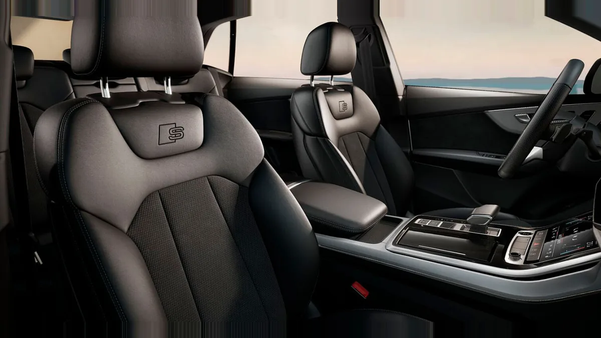 Audi Q8 SUV S line 45 TDI Quattro Tiptronic de renting para Burgos — Interior