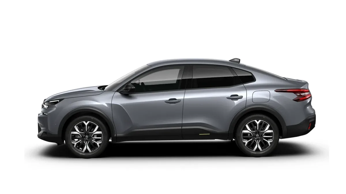 Citroën C4 X Hybrid 145 Business Edition de renting para Burgos — Trasera