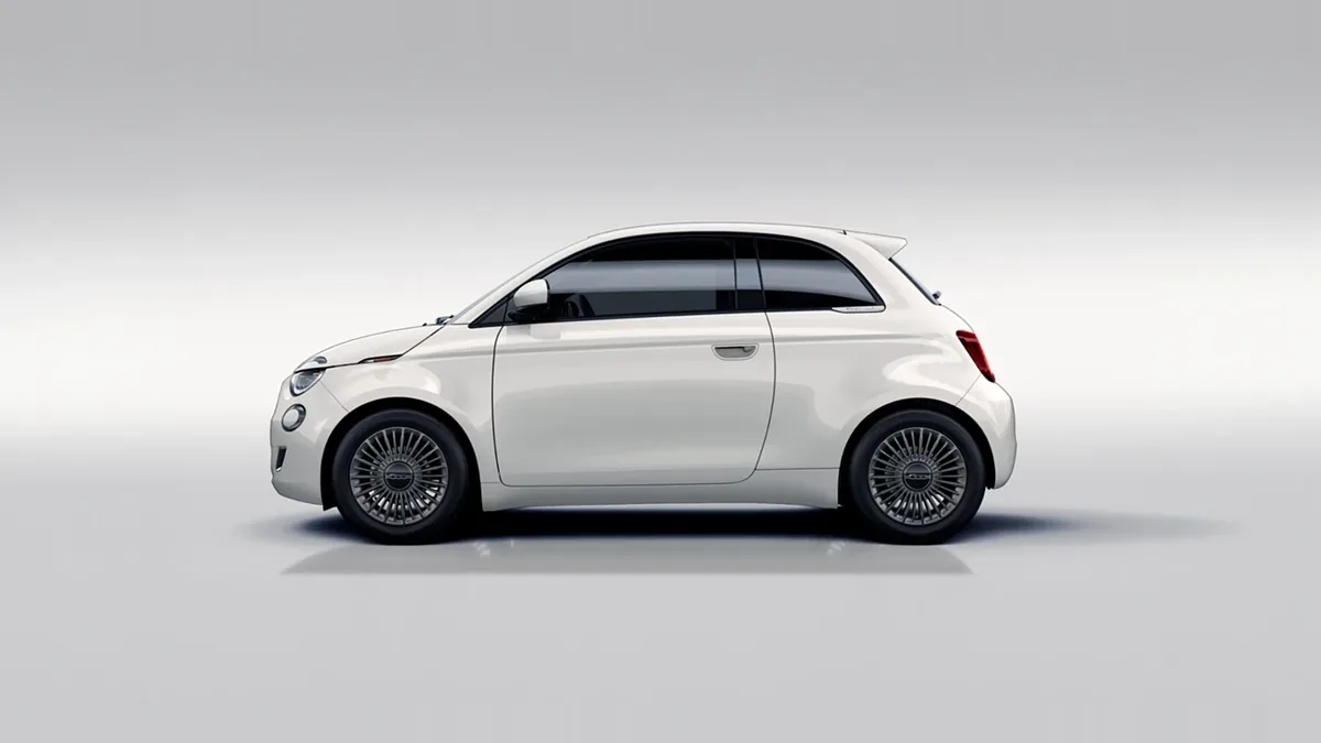 Fiat 500 TORINO 1.0 HYBRID 48KW 65CV (MANUAL) de renting para Burgos — Lateral