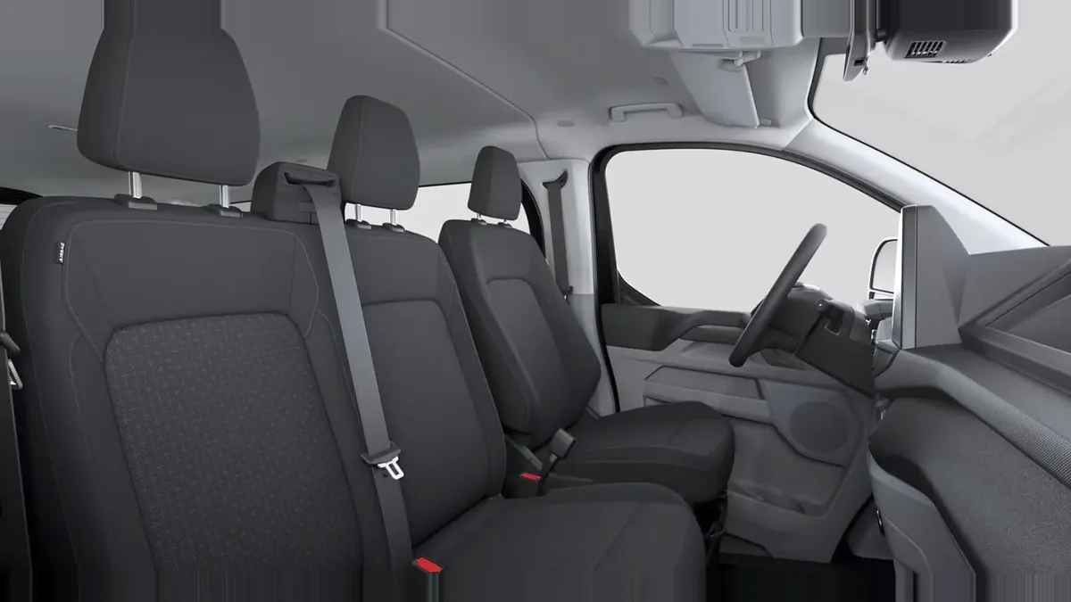 Ford Transit Custom Kombi 2.0 EcoBlue 136CV 320 L2 Trend II de renting para Burgos — Interior