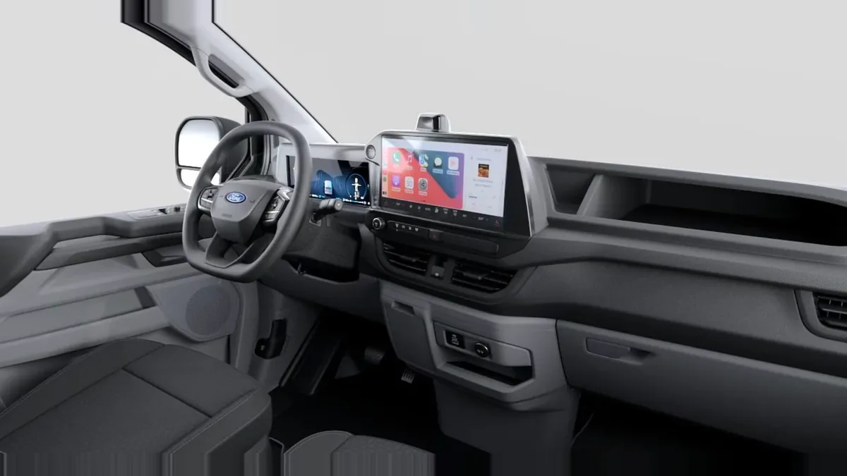 Ford TRANSIT CUSTOM Van 2.5 Duratec PHEV 171kW 320 L1 Trend de renting para Burgos — Delantera