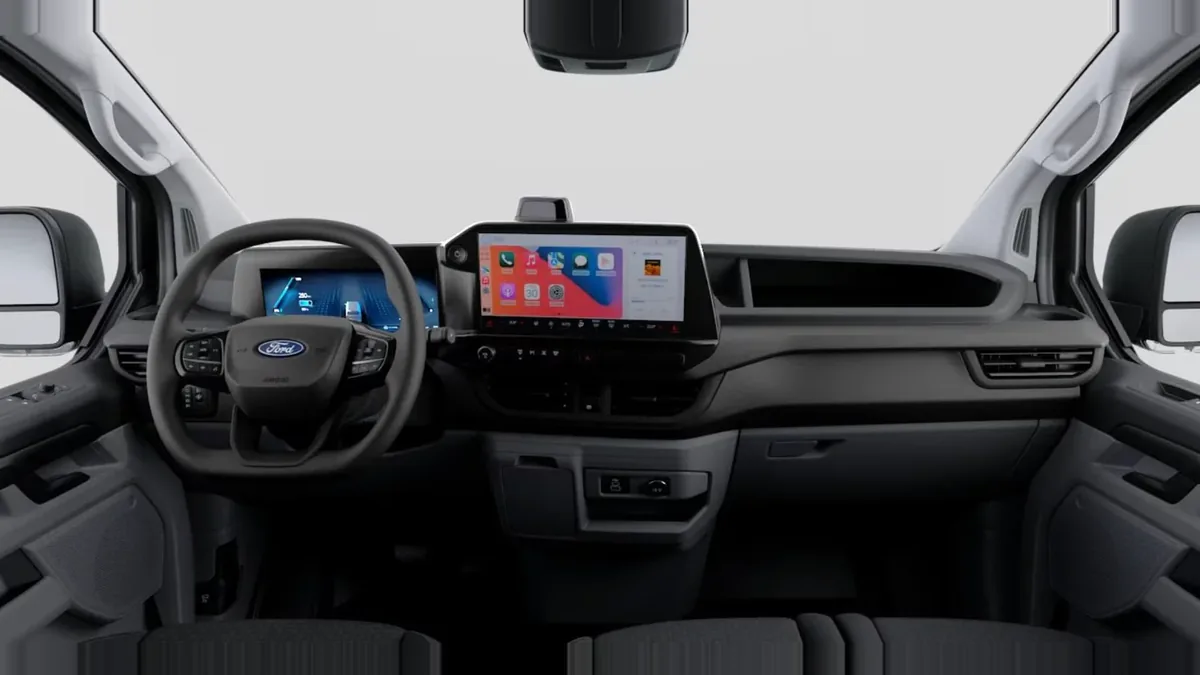 Ford TRANSIT CUSTOM Van BEV 83kWh 100kW 320 L1 Trend de renting para Burgos — Interior