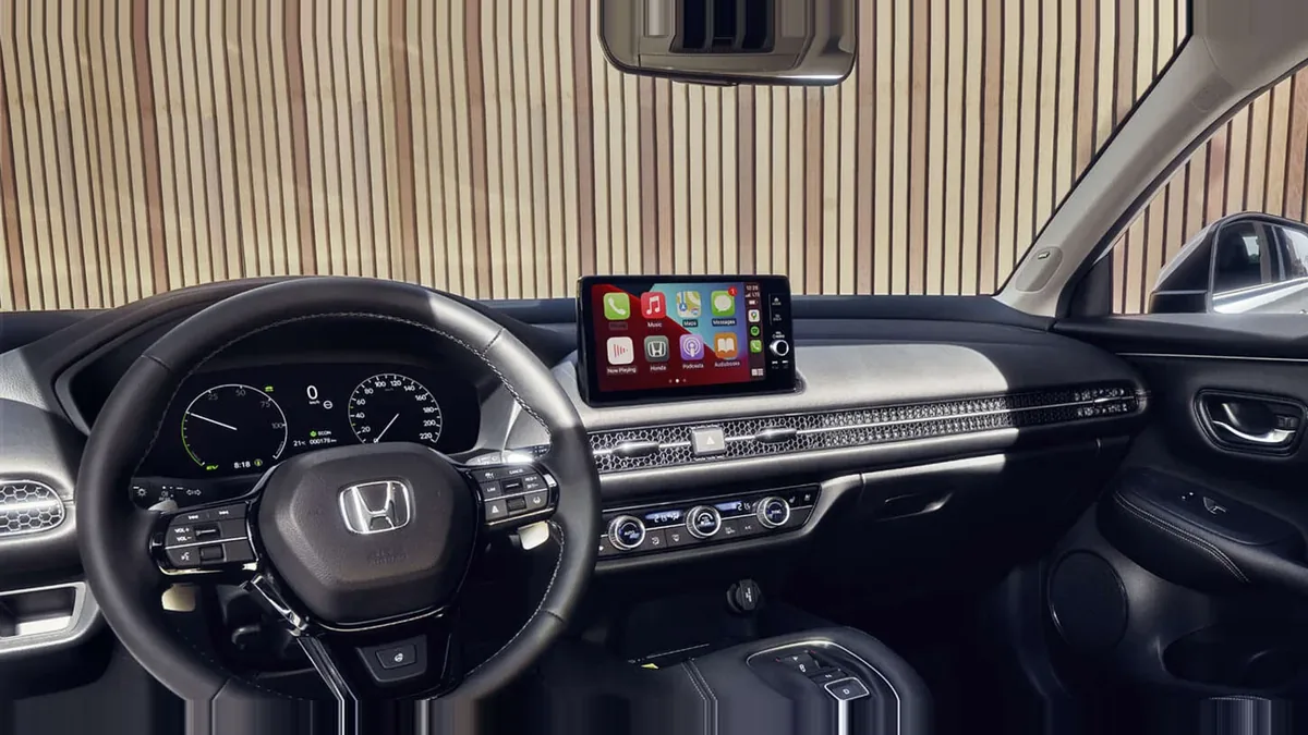Honda ZR-V 2.0 i-MMD Sport 184CV MA de renting para Burgos — Delantera