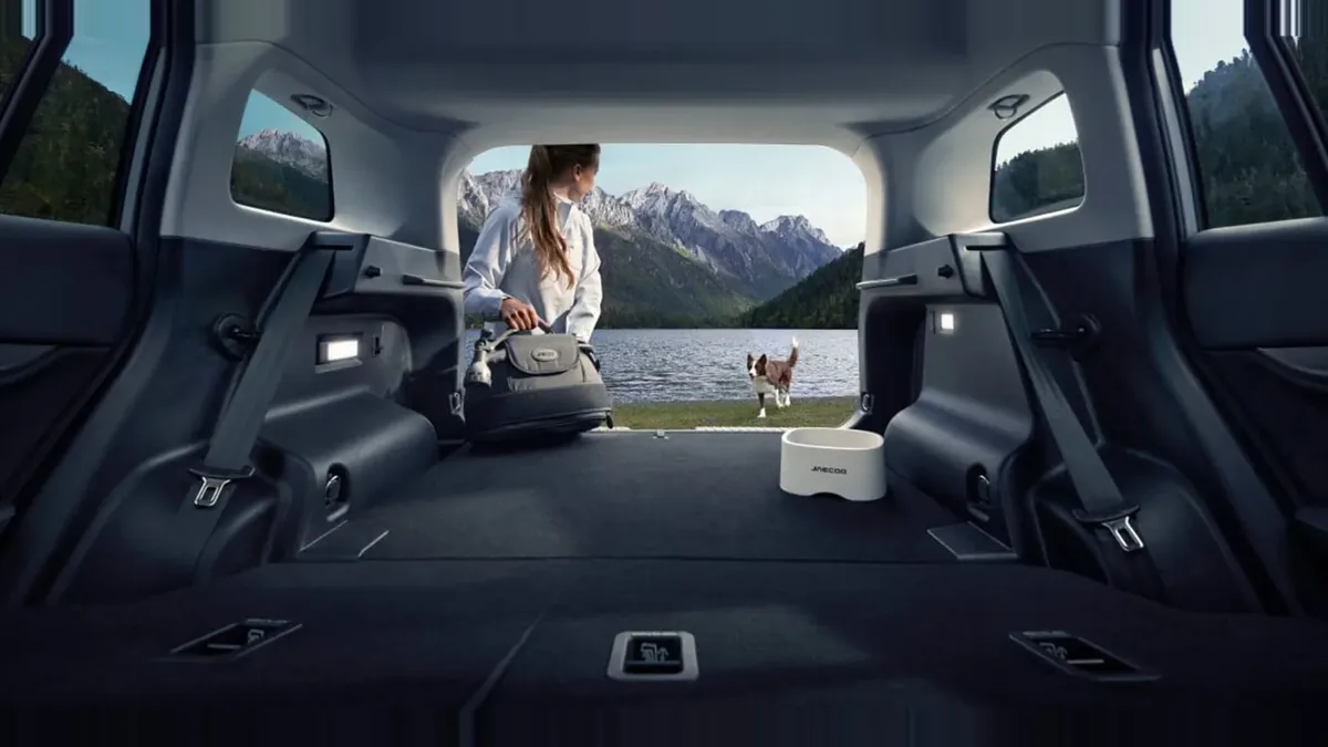 Jaecoo 5 EV Pure 155kW (211CV) 61kWh de renting para Burgos — Interior