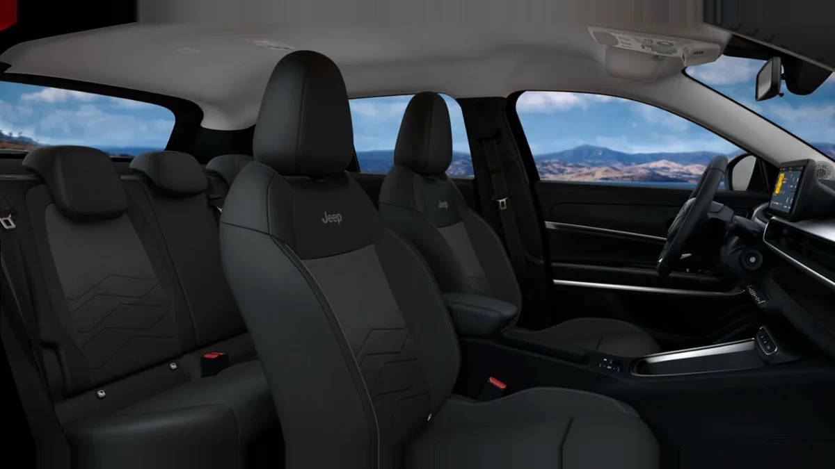 Jeep AVENGER E-HYBRID ALTITUDE de renting para Burgos — vista 7