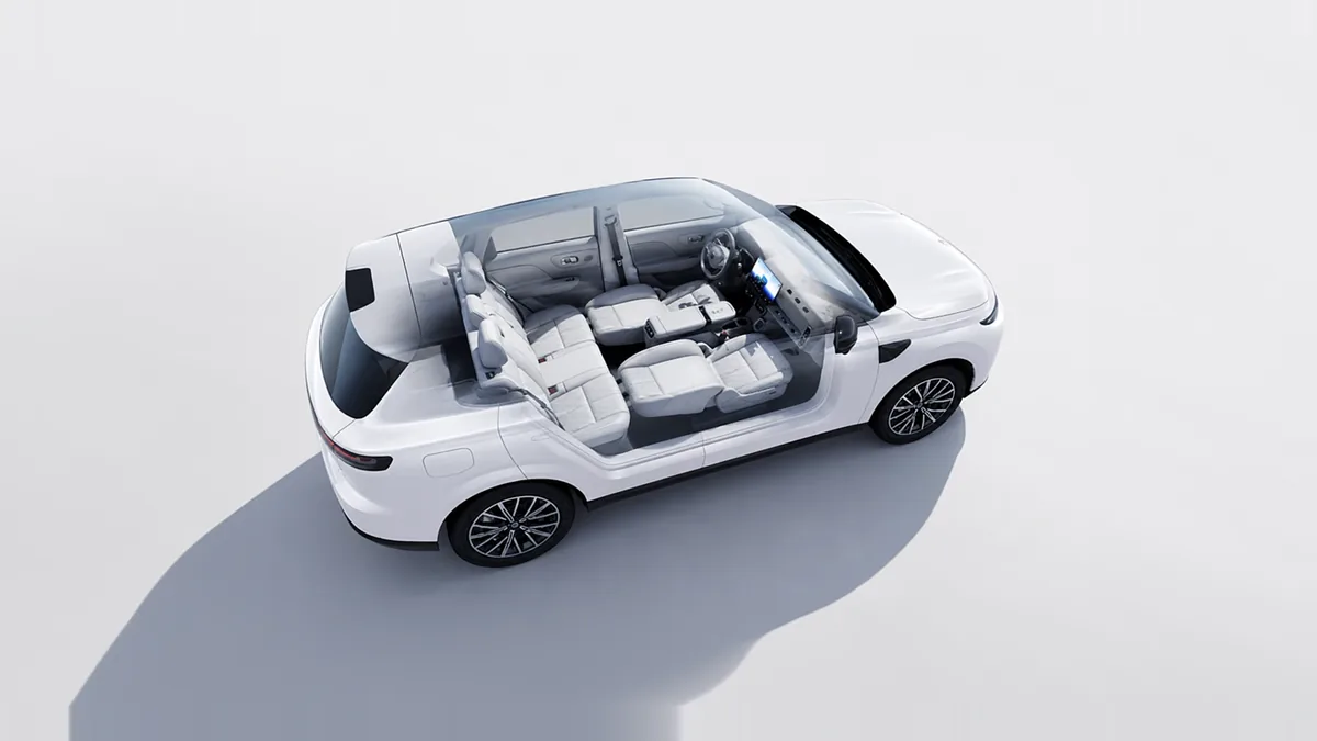 Leapmotor B10 REEV 18.8 kWh Life AT de renting para Burgos — Trasera