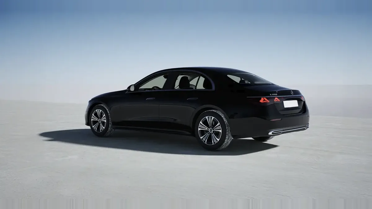 Mercedes-Benz Clase E 200 de renting para Burgos — Trasera