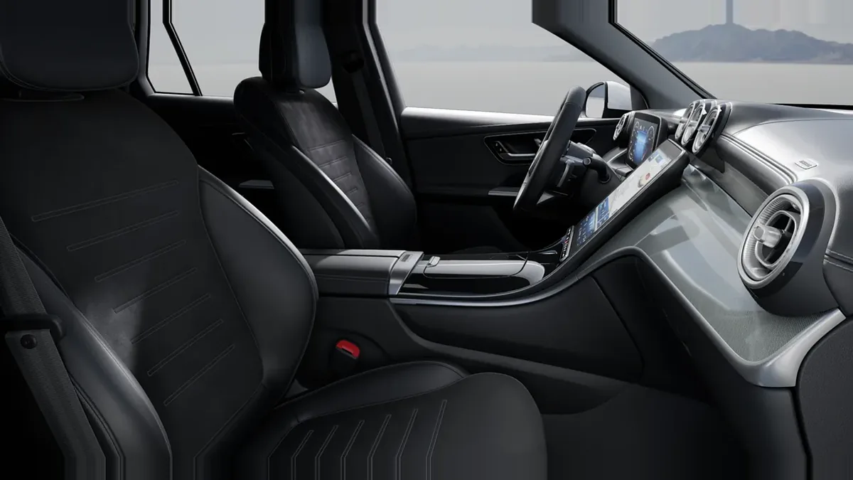 Mercedes-Benz GLC 220D 4MATIC de renting para Burgos — Interior