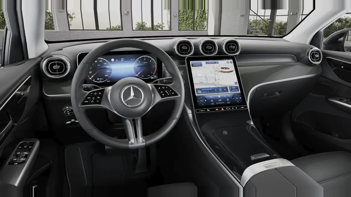Mercedes-Benz GLC Coupé 220D 4MATIC de renting para Burgos — Interior