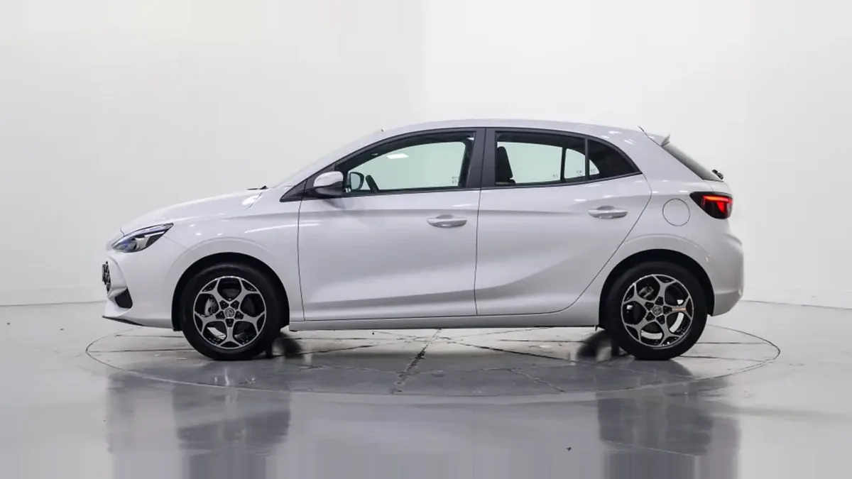MG 3 Hybrid+ Business de renting para Burgos — Lateral