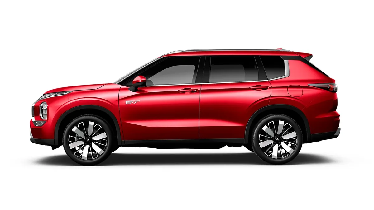 Mitsubishi Outlander PHEV Kaiteki 4WD 306CV de renting para Burgos — Trasera