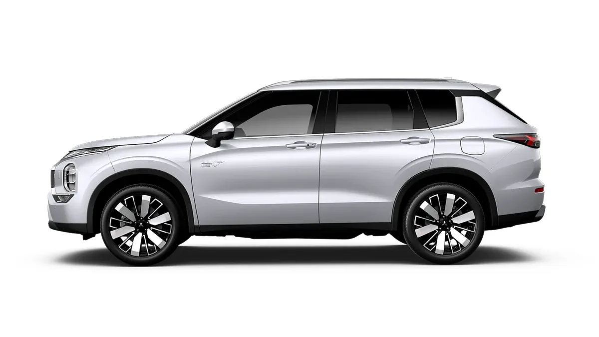 Mitsubishi Outlander PHEV Kaiteki 4WD 306CV de renting para Burgos — Delantera