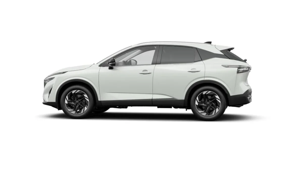 Nissan Qashqai DIG-T 158CV Mhev 4x4 Nconnecta AT de renting para Burgos — Lateral