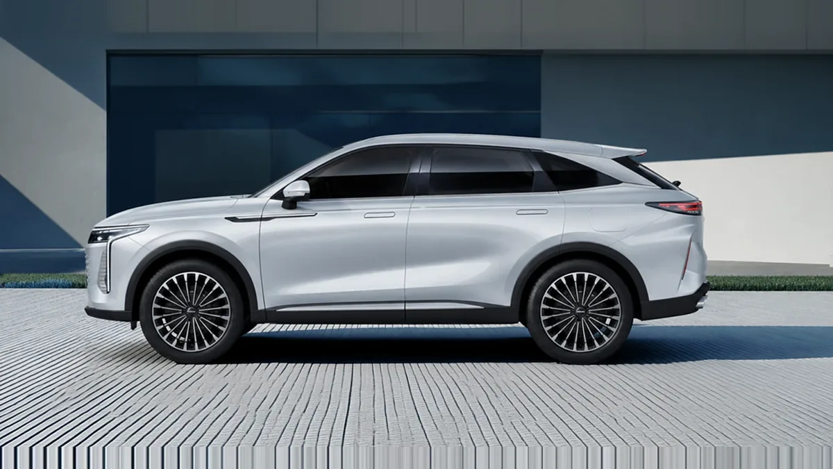 Omoda 9 SHS Premium 1.5 TGDI 3DHT 395kW (537CV) AWD MA de renting para Burgos — Trasera