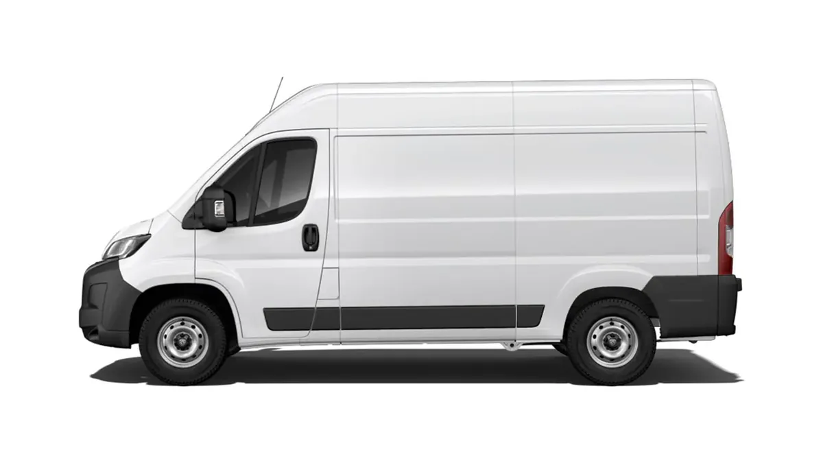 Peugeot Boxer 3.3 L2H2 BHDI 103kW de renting para Burgos — Lateral