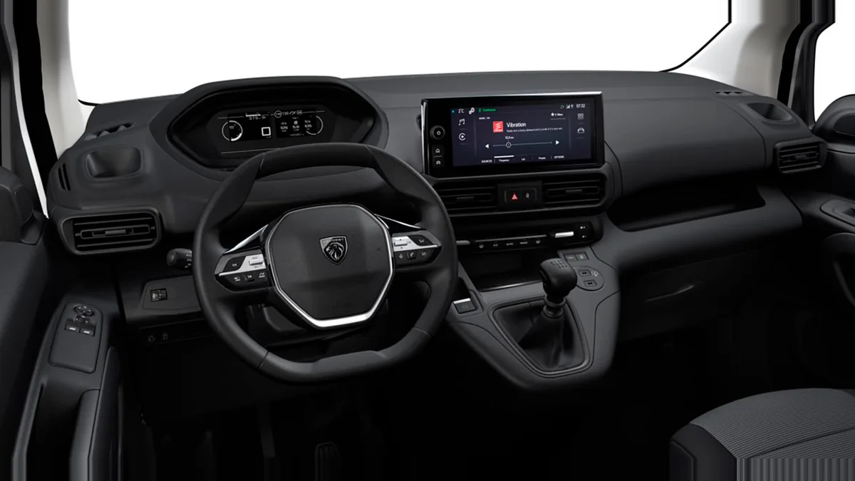 Peugeot Partner Furgón Diesel 1.5 BlueHDI S&S Standard 600kg 100 (MERCANCÍAS TERCEROS) de renting para Burgos — Delantera