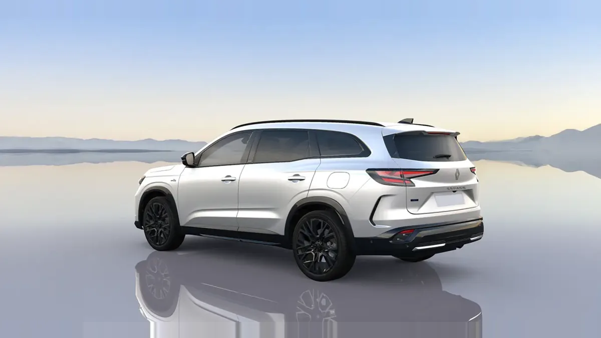 Renault Espace Espirit Alpine Full Hybrid E-Tech 146kW 7p de renting para Burgos — Interior