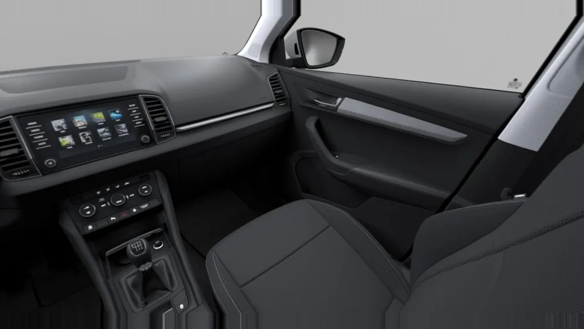 Škoda Karoq Selection 1.0 TSI 85kW (115CV) Manual de renting para Burgos — Interior