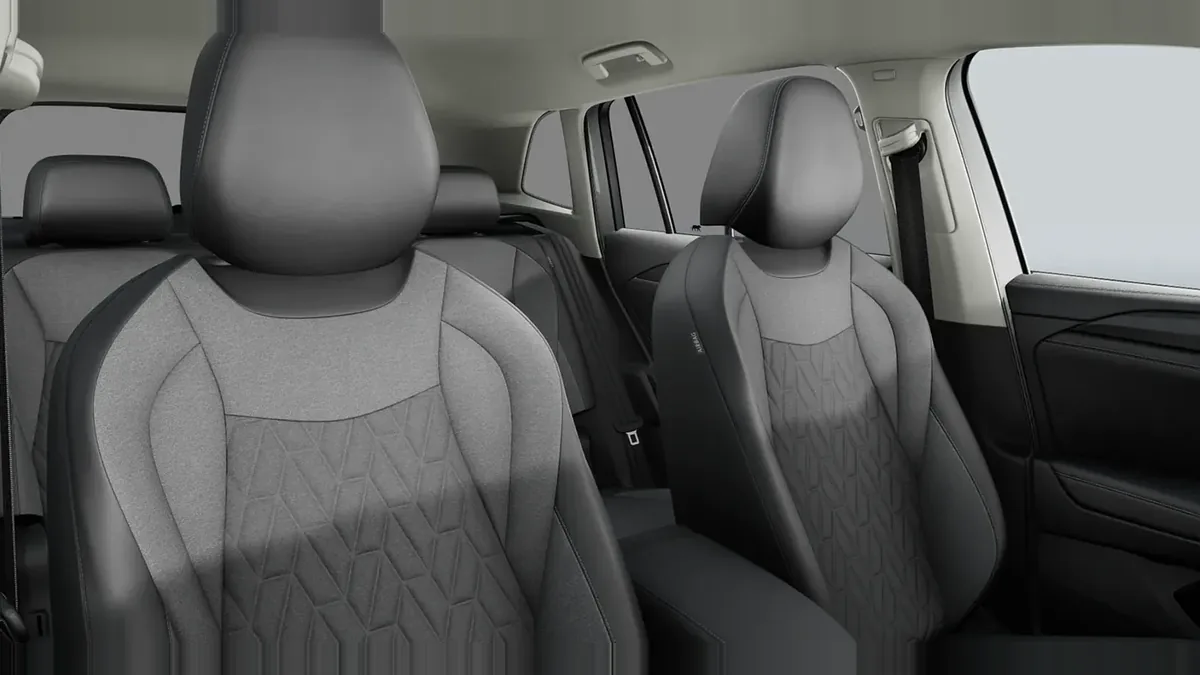 Volkswagen Tiguan "Más" 1.5 eTSI 110kW 150CV DSG 7vel. de renting para Burgos — Interior
