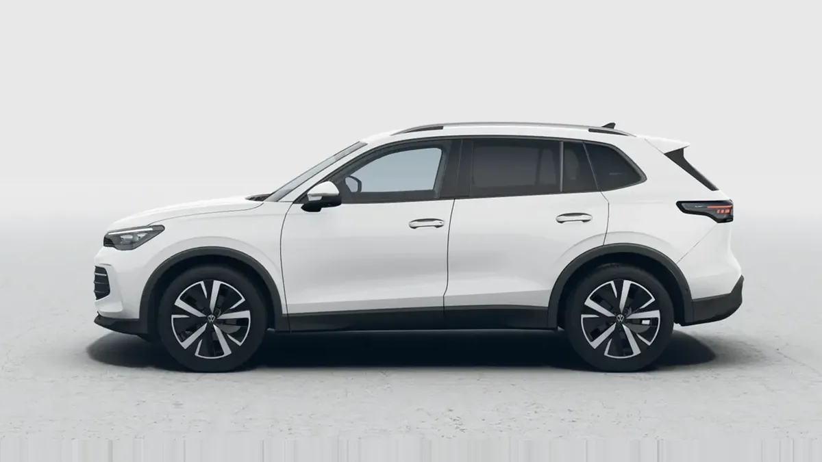 Volkswagen Tiguan "Más" 2.0 TDI DSG de renting para Burgos — Trasera