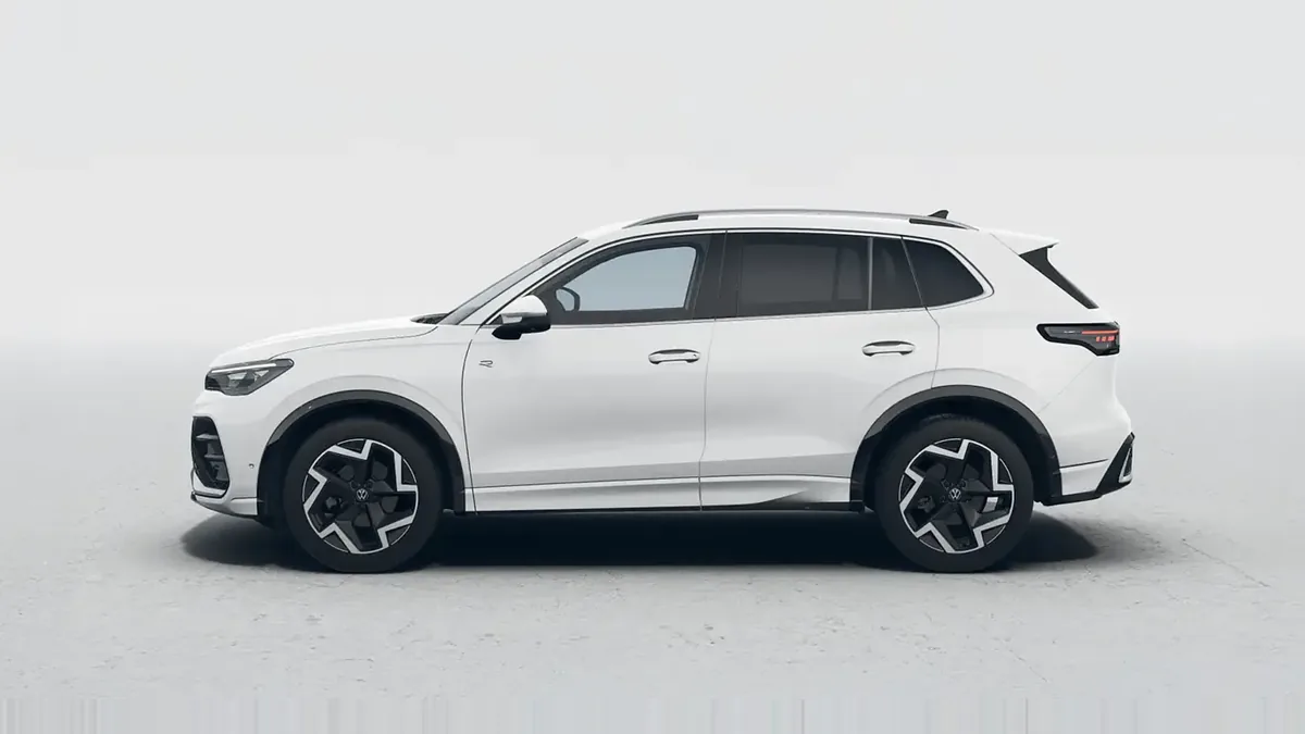 Volkswagen Tiguan R-Line 1.5 eTSI 110kW DSG de renting para Burgos — Trasera