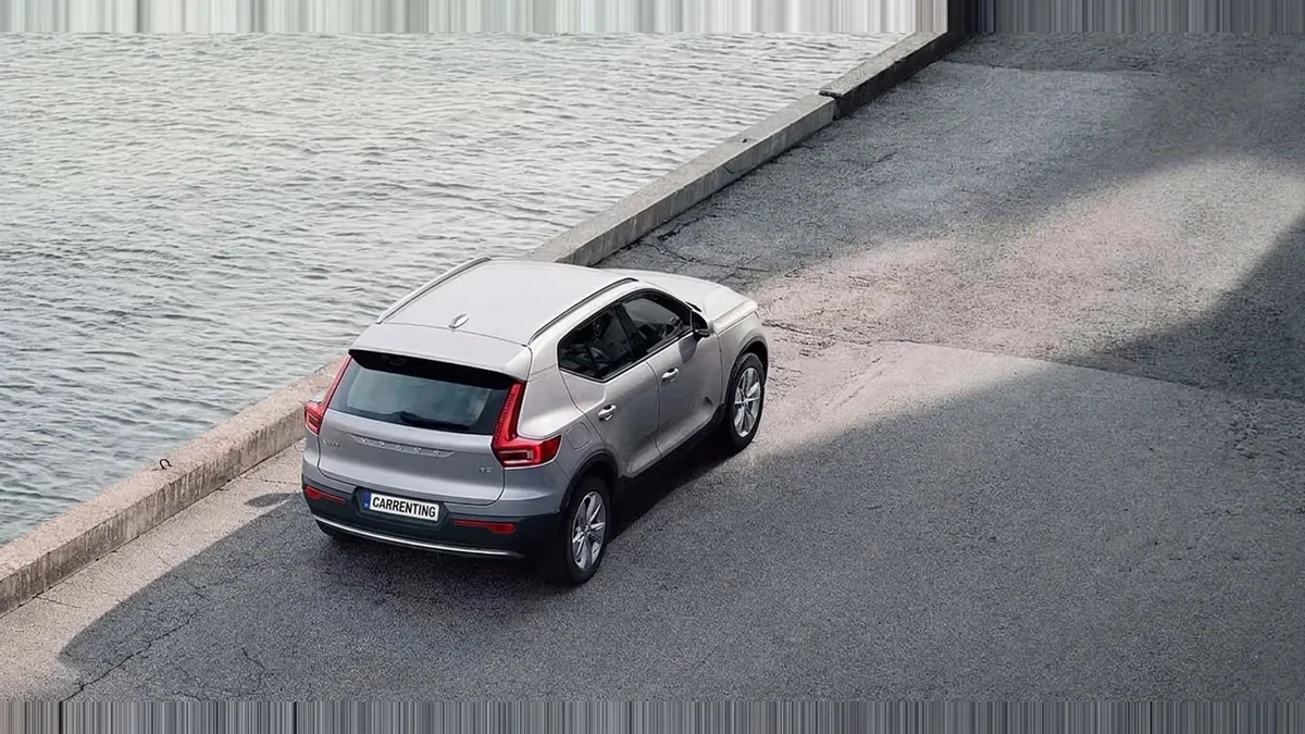 Volvo XC40 2.0 B3 G Core Auto de renting para Burgos — Lateral